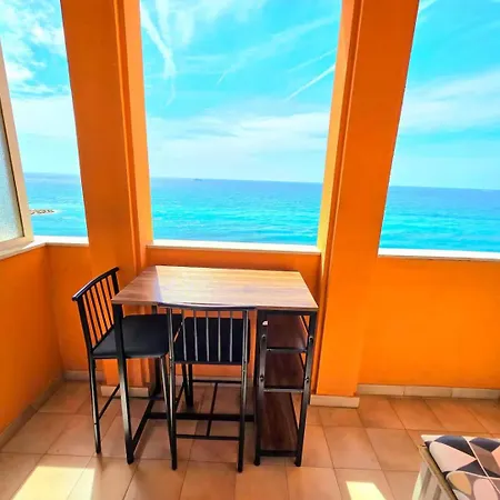 Maison Mirella - Fronte Spiaggia, Vista Mare E Aria Condizionata Menton