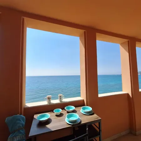 Maison Mirella - Fronte Spiaggia, Vista Mare E Aria Condizionata Apartment